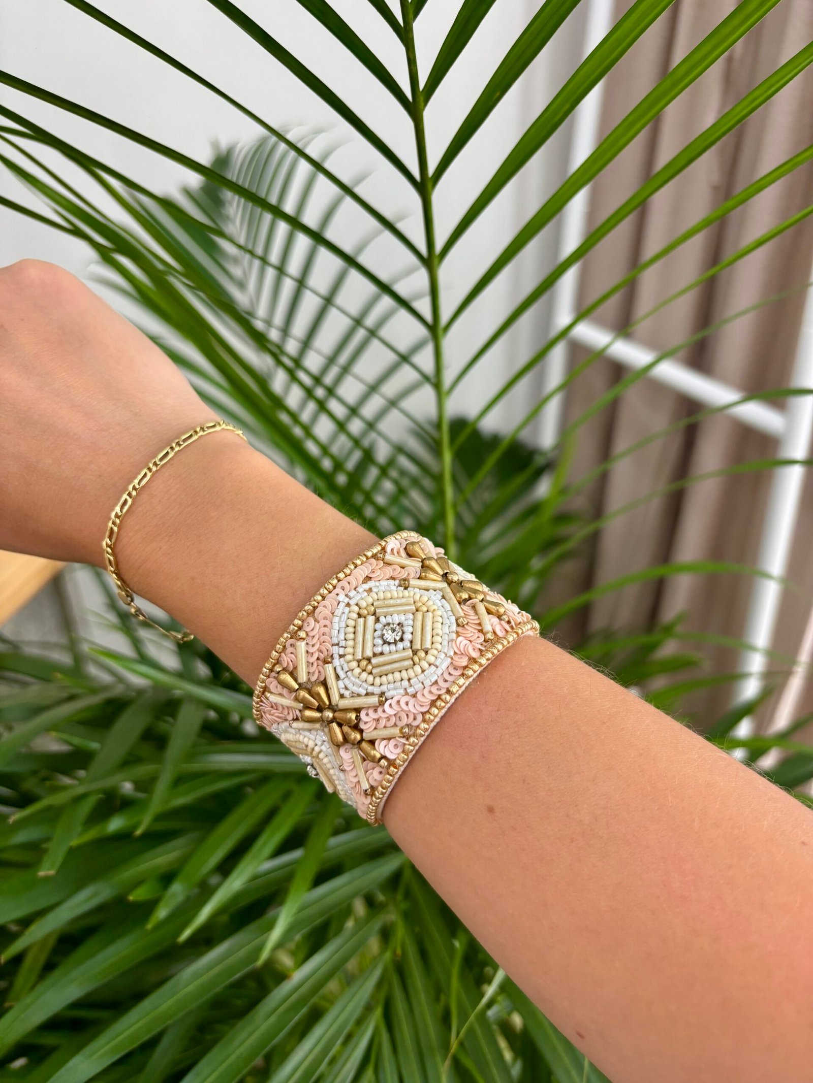 Brazalete India Rosa y Blanco