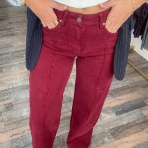 Jeans color vino