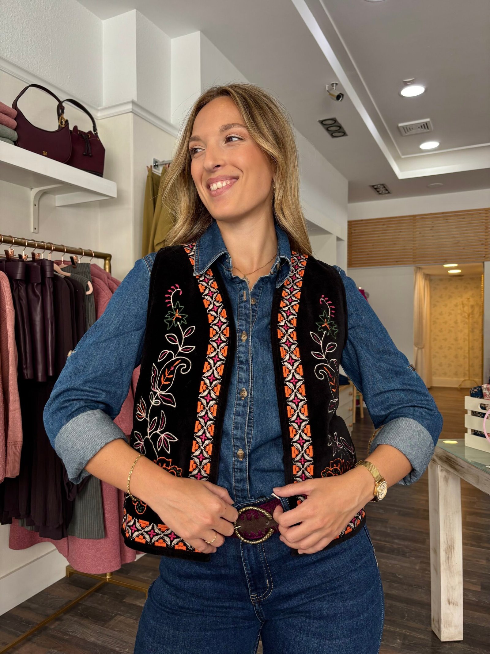 Chaleco Terciopelo Bordado