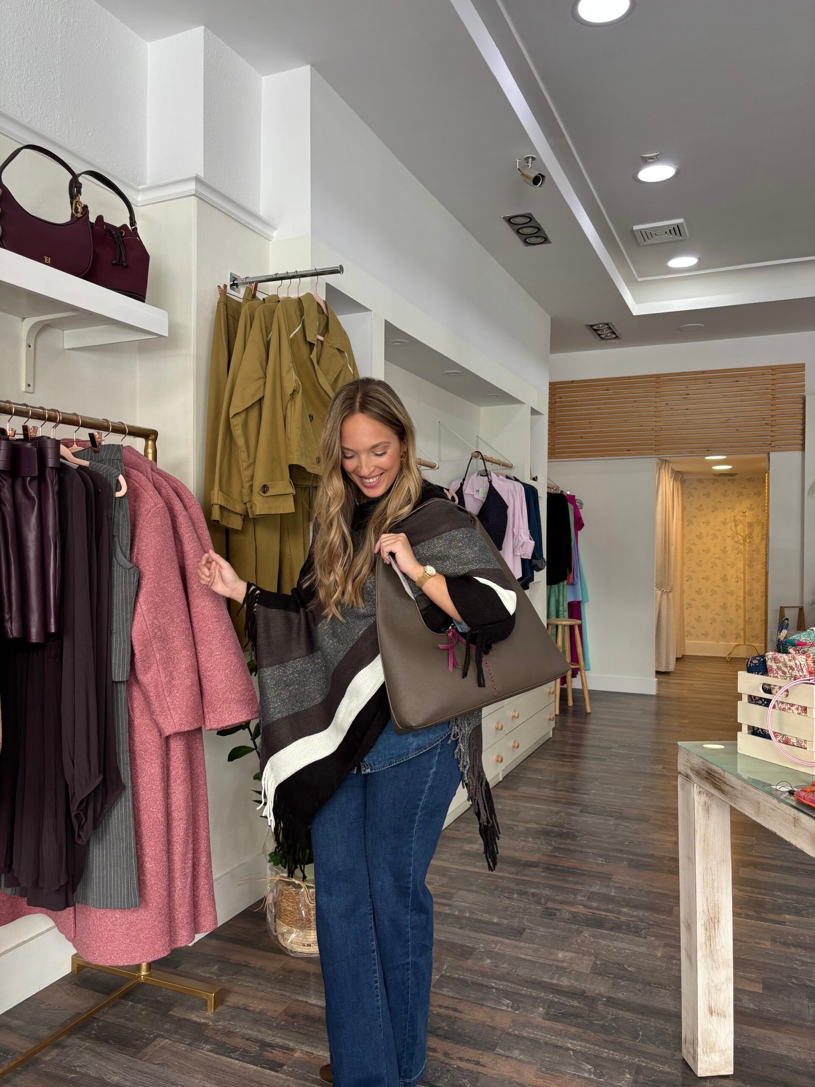 Bolso Latido Con Gran Asa - Imagen 4