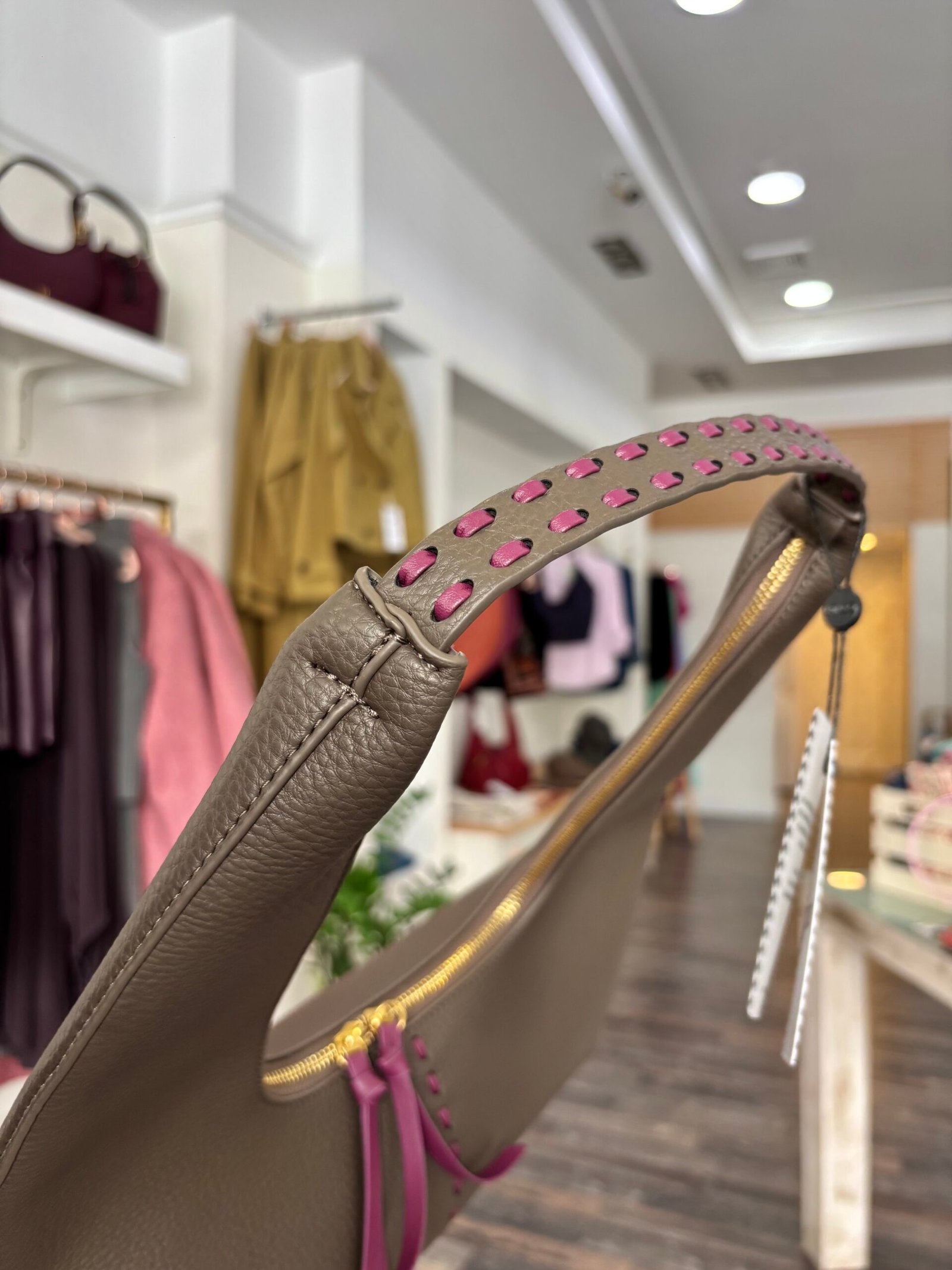 Bolso Latido Con Gran Asa - Imagen 3