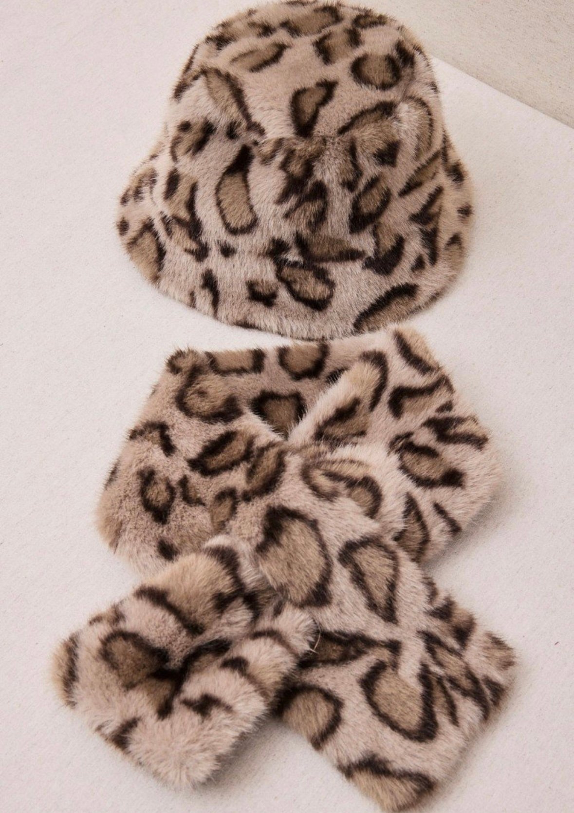 Gorro Y Cuello De Pelo Animal Print